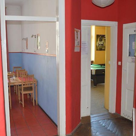 Old Walls Hostel Краков Экстерьер фото