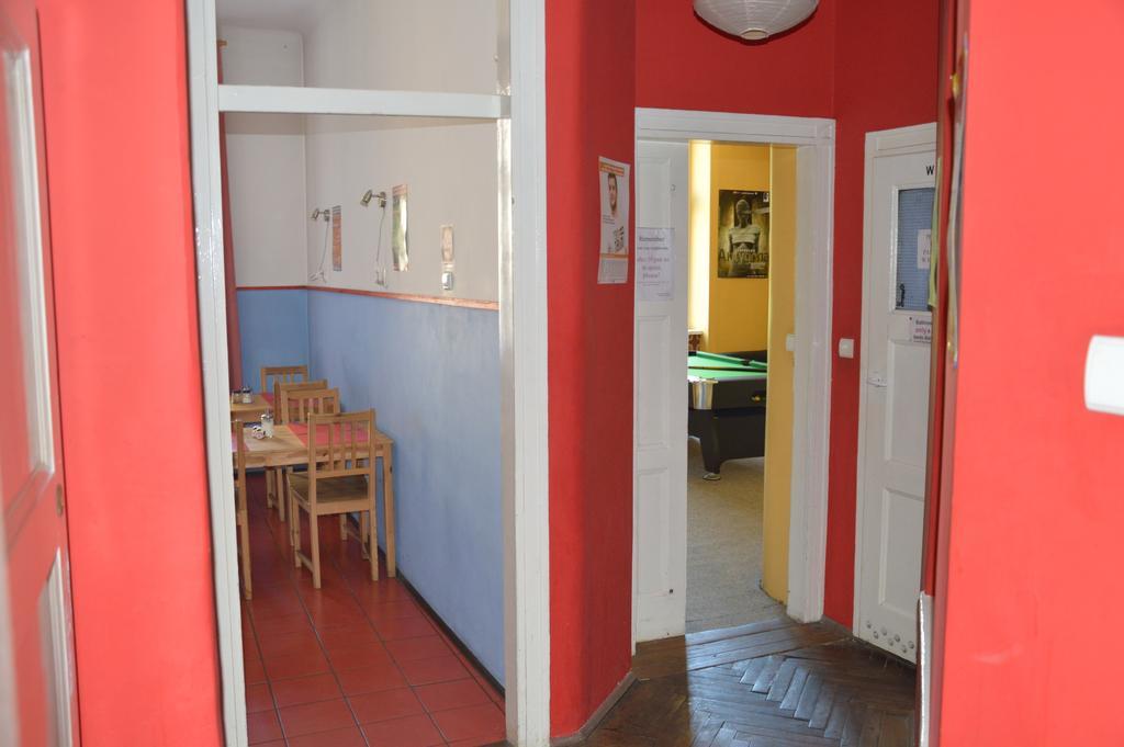 Old Walls Hostel Краков Экстерьер фото