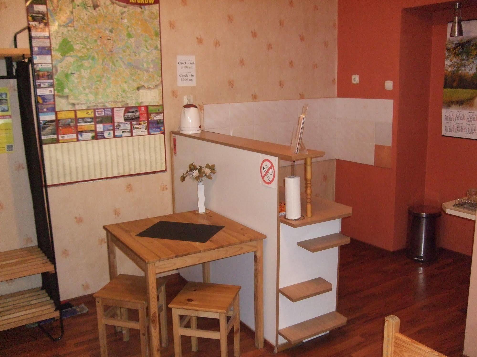 Old Walls Hostel Краков Экстерьер фото