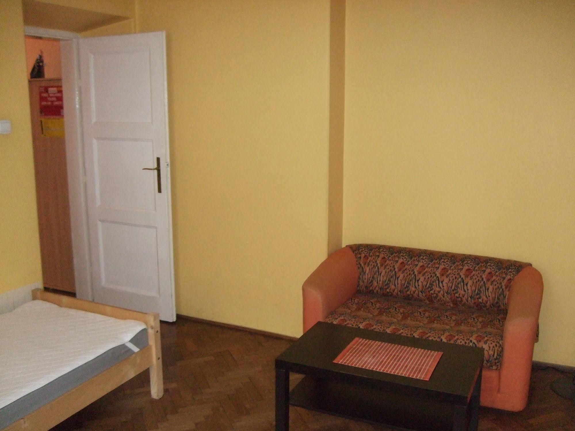 Old Walls Hostel Краков Экстерьер фото