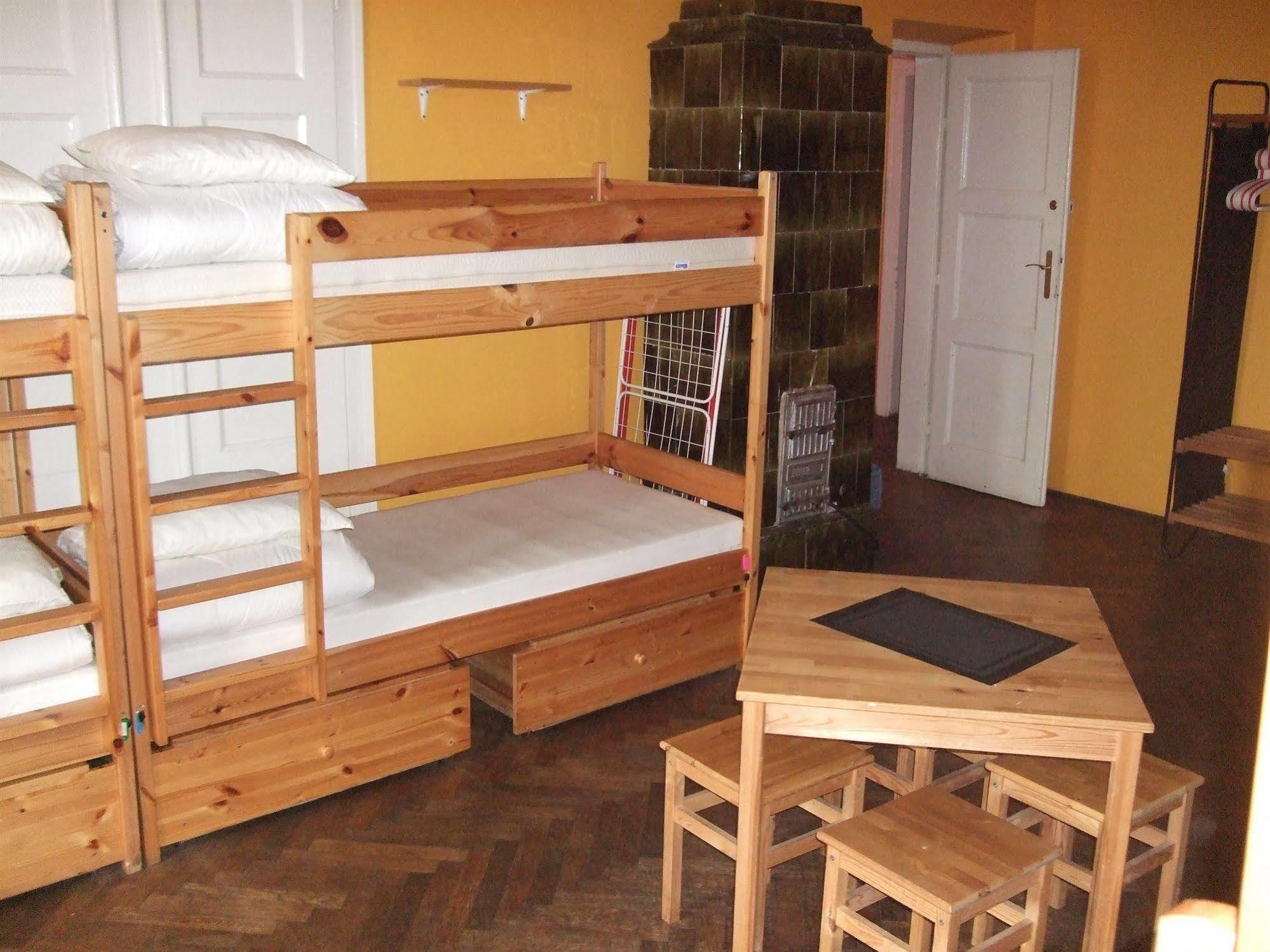 Old Walls Hostel Краков Экстерьер фото